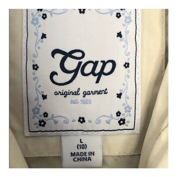 GAP Original Vintage Trench Coat JR Large Cream Ruffle Hem Belted Timeless Style - Picture 3 of 16